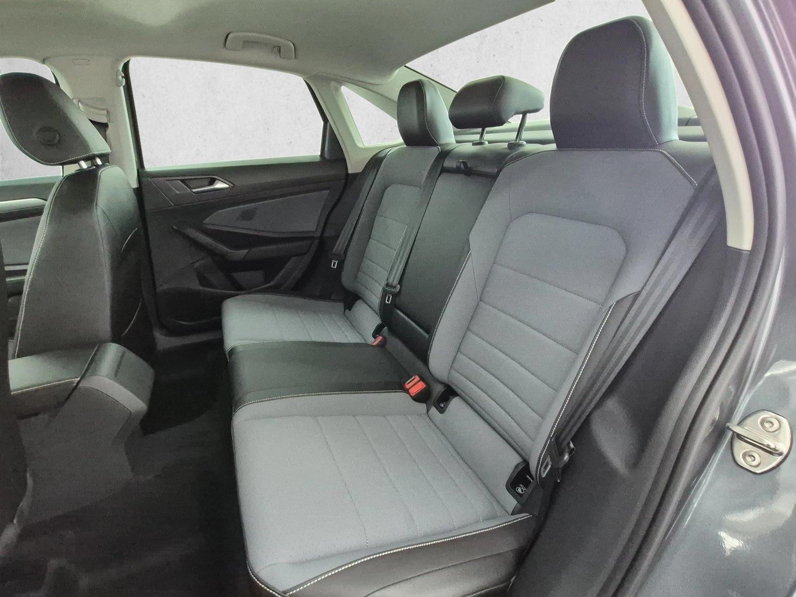 2025 Volkswagen Jetta SE - Photo 16