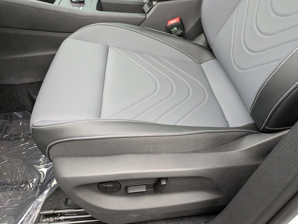 New 2025 Volkswagen Tiguan SE Sport Utility