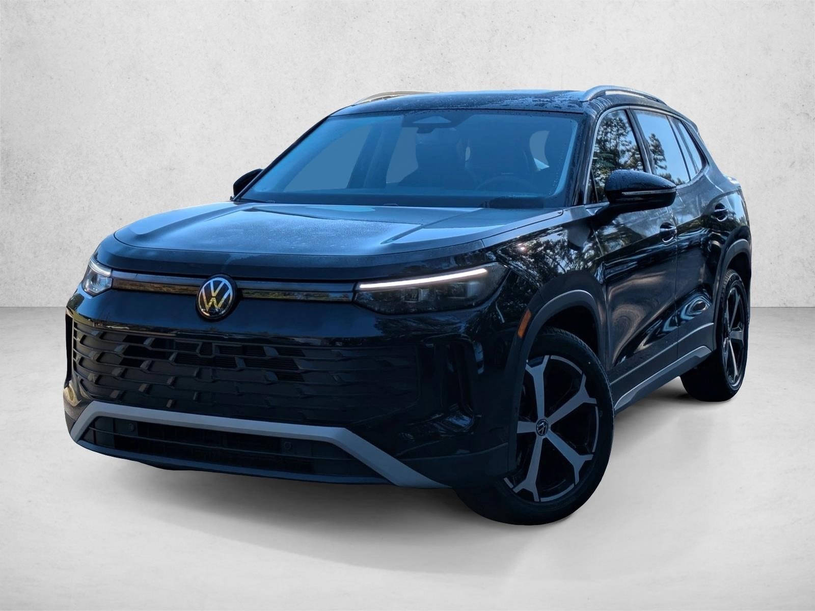 2026 Volkswagen Tiguan SE's photo