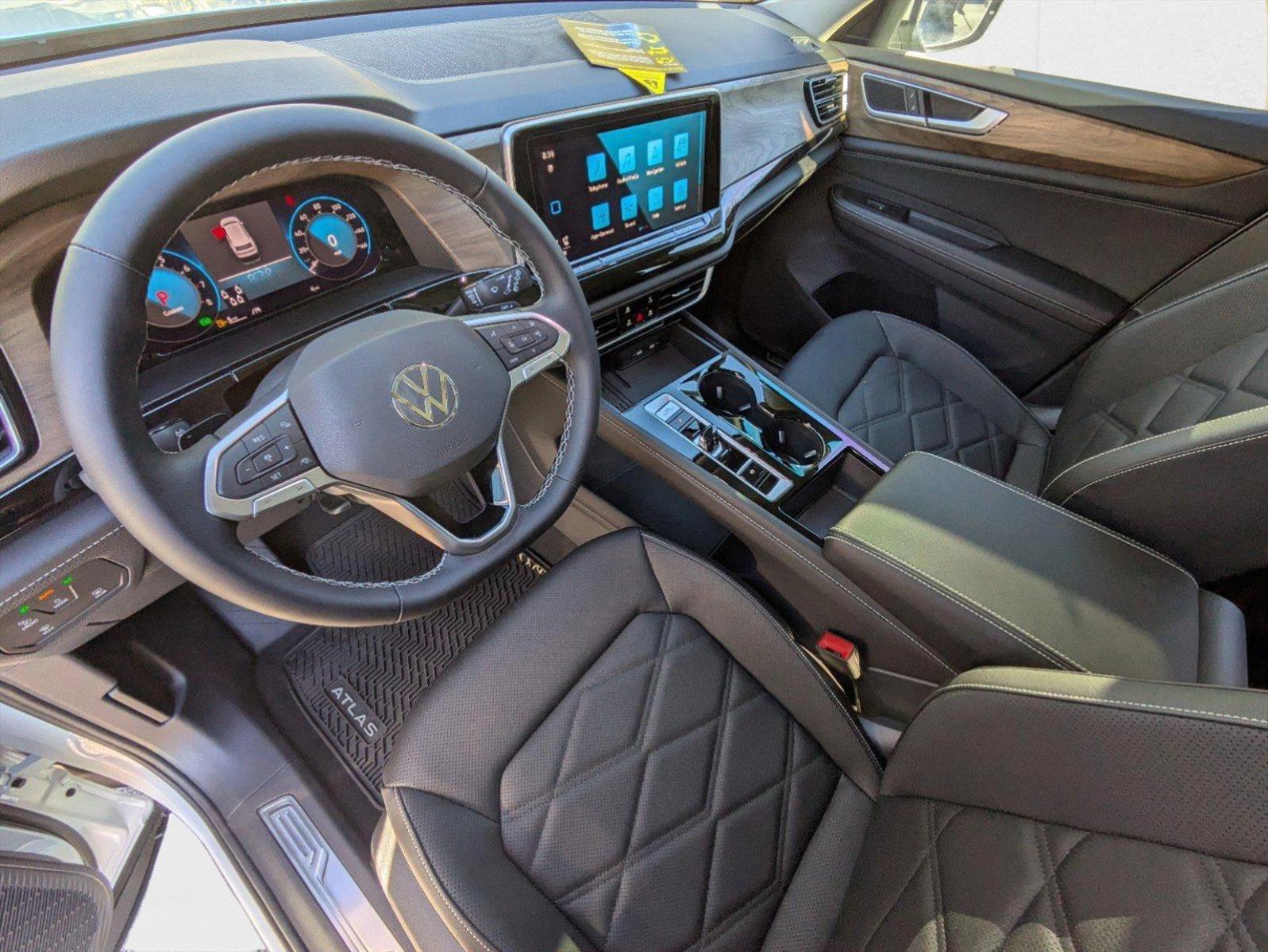 2025 Volkswagen Atlas SE Technology photo 3