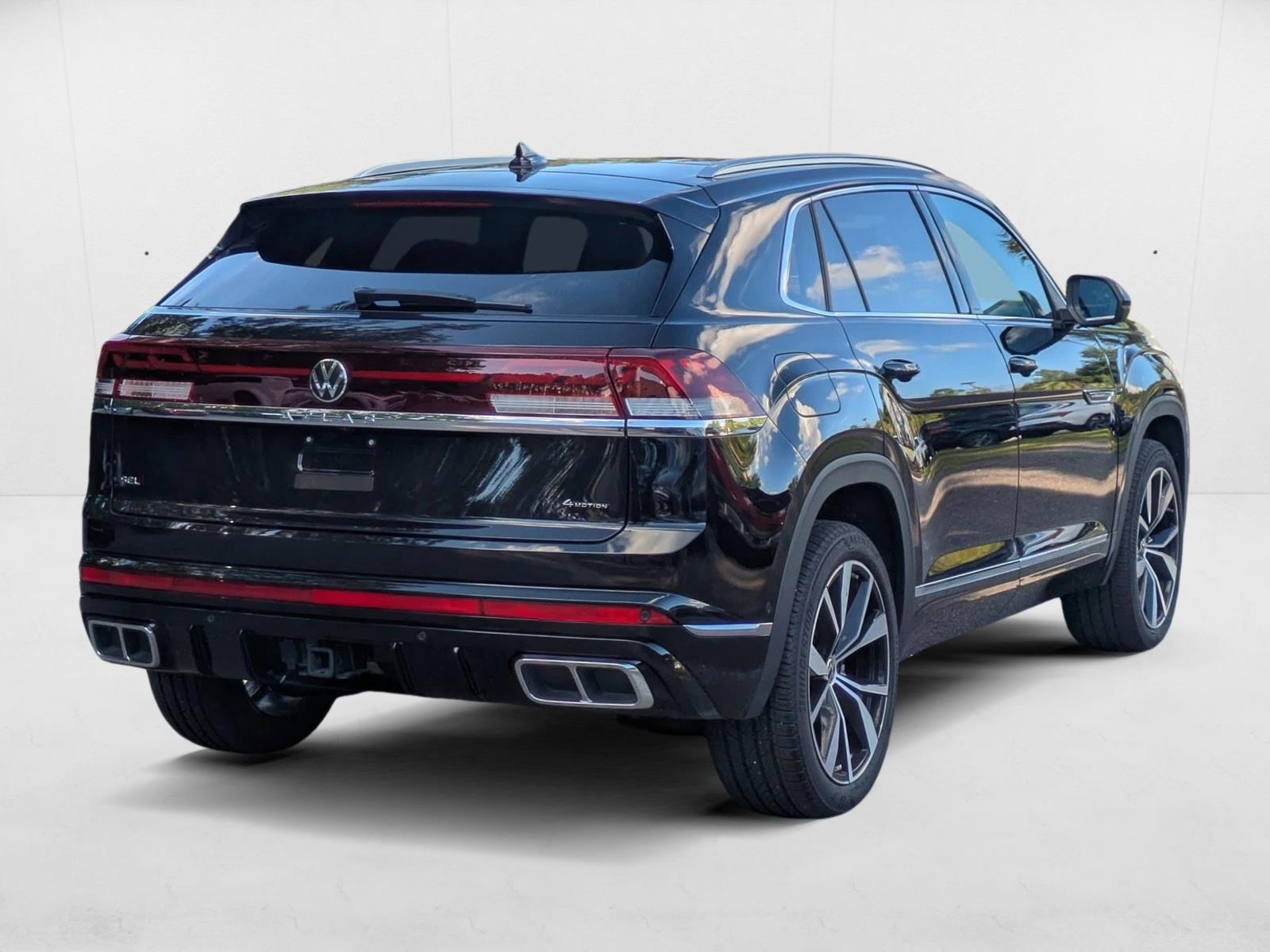 2024 Volkswagen Atlas Cross Sport SEL Premium R-Line photo 2