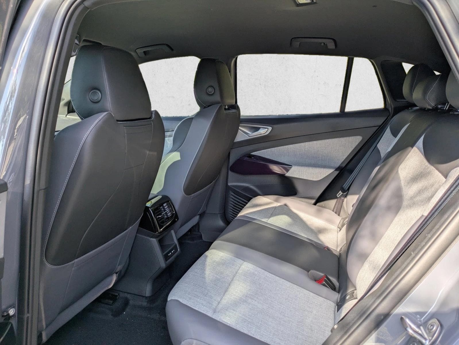 2025 Volkswagen ID.4 PRO - Photo 17