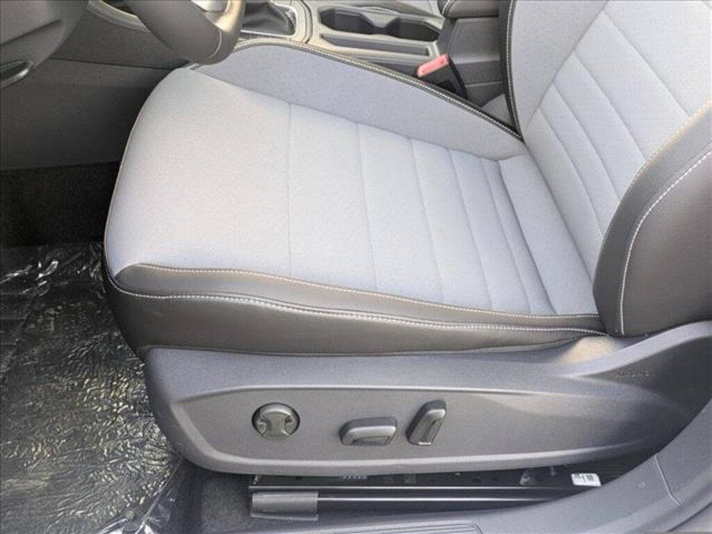 New 2026 Volkswagen Jetta SE 4dr Car