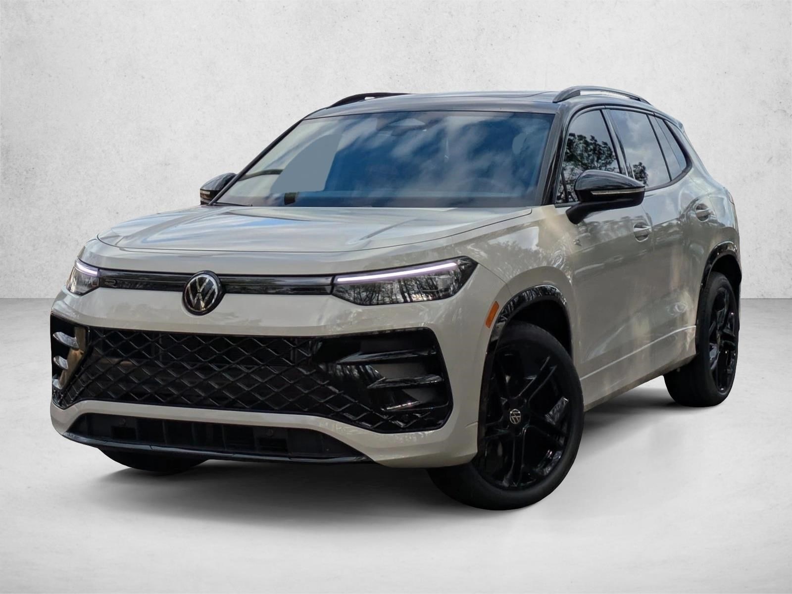 2026 Volkswagen Tiguan SE R-Line Black's photo