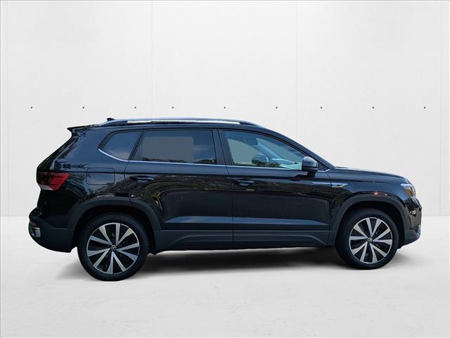 2024 Volkswagen Taos SE photo 2