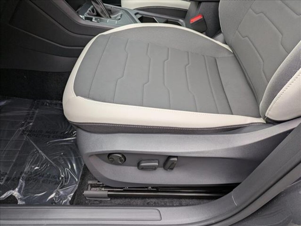 New 2026 Volkswagen Taos SE Sport Utility