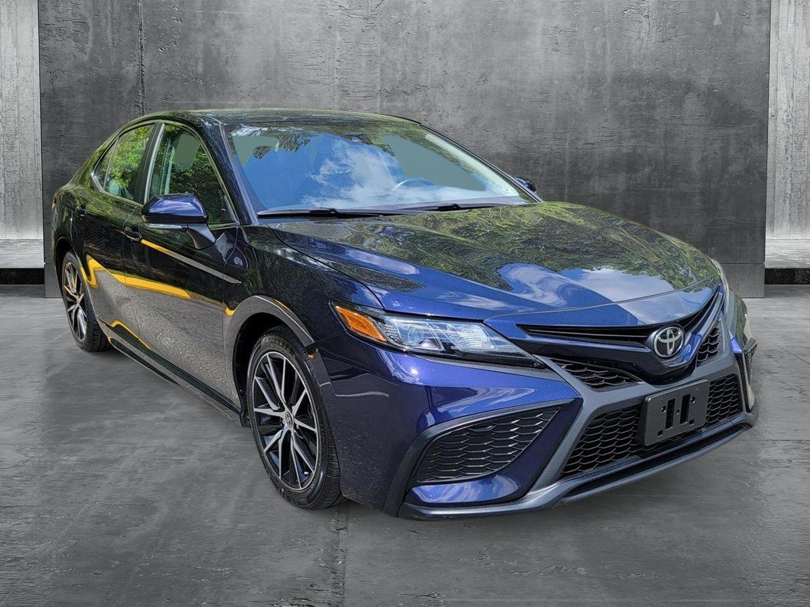 2022 Toyota Camry SE photo 3