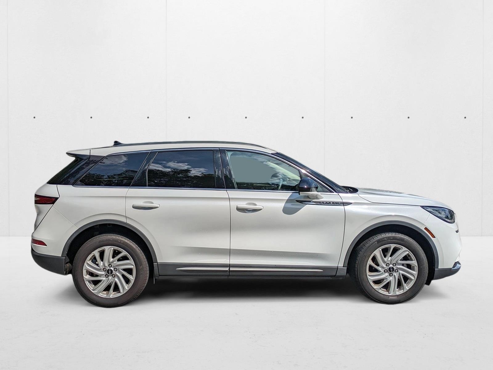 2022 Lincoln Corsair Standard photo 3