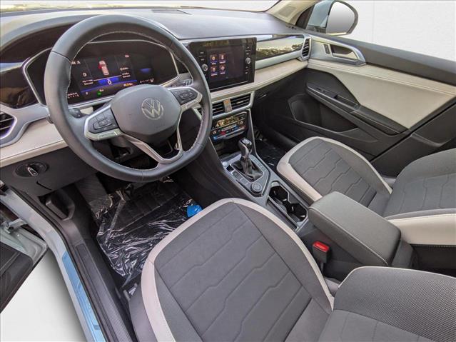 2025 Volkswagen Taos SE photo 3