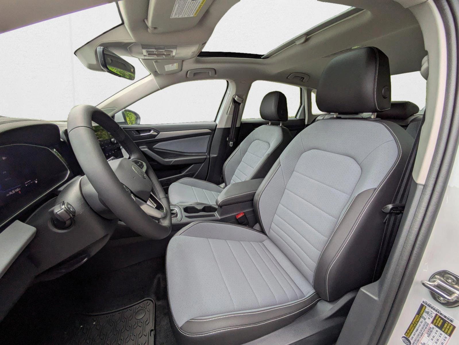 2025 Volkswagen Jetta SE - Photo 10