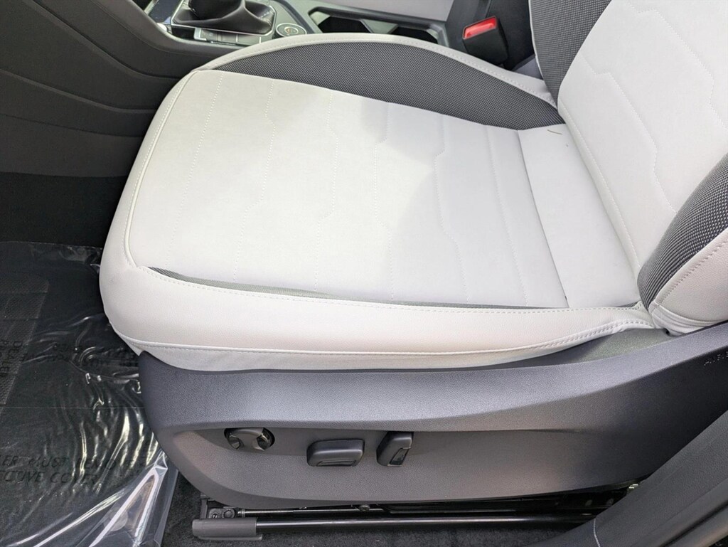 New 2026 Volkswagen Taos SE Sport Utility