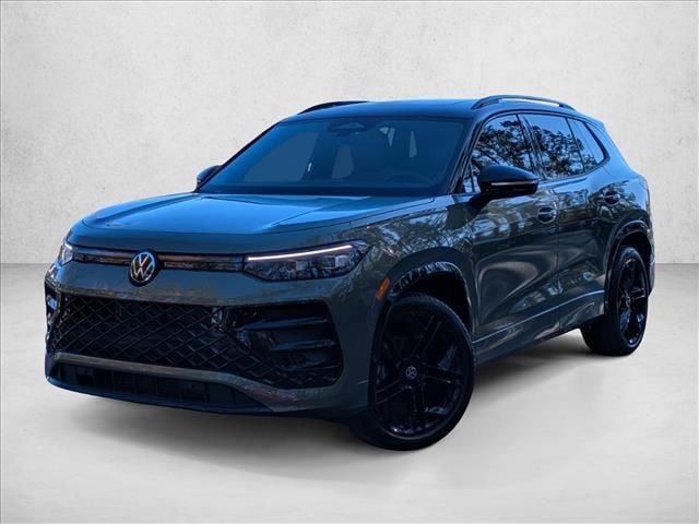 2026 Volkswagen Tiguan SE R-LINE BLACK's photo