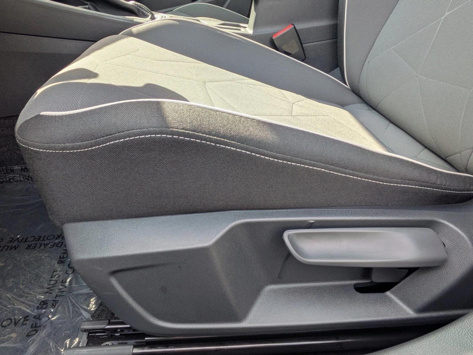2025 Volkswagen Jetta Sport photo 4