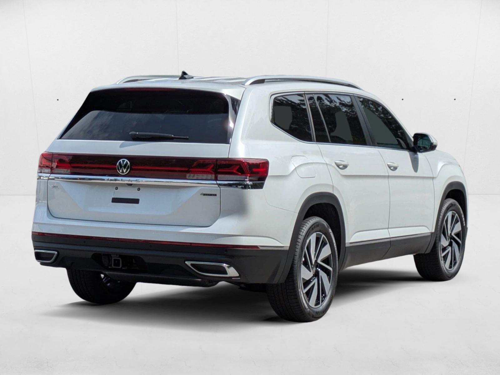 2025 Volkswagen Atlas SEL photo 2