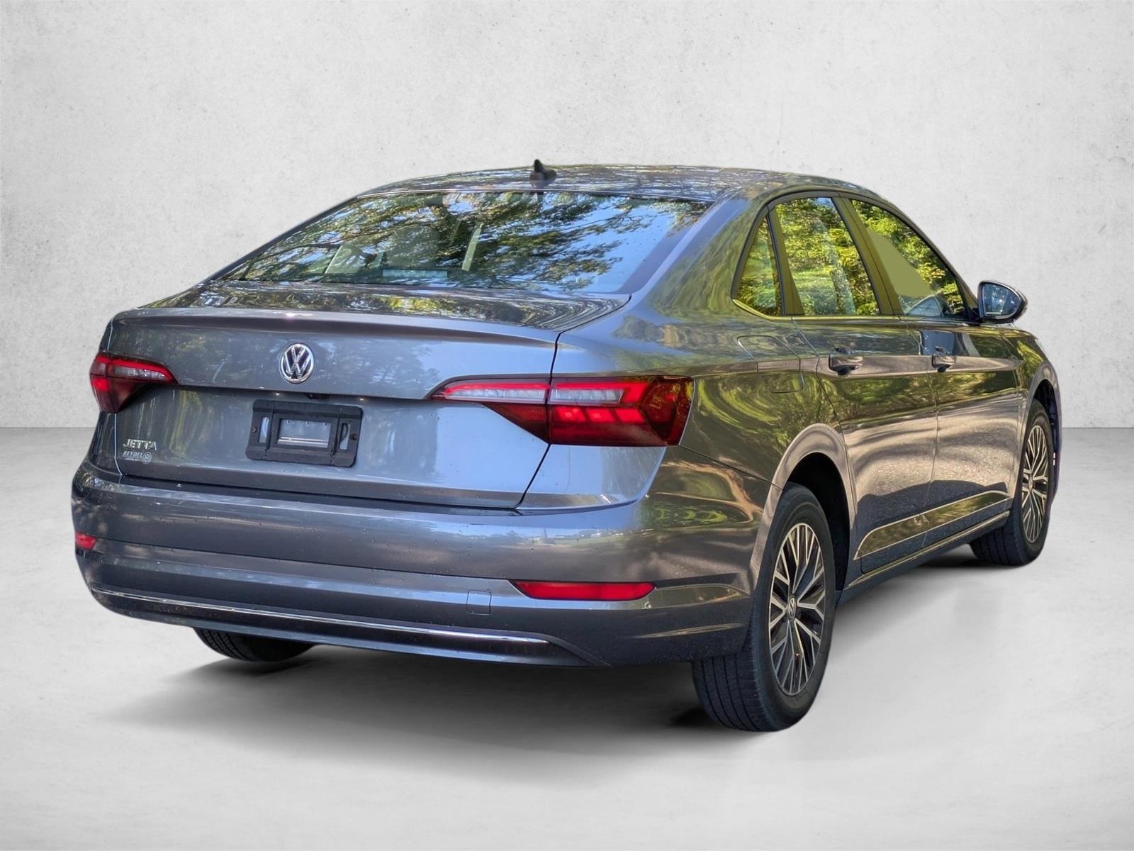 2021 Volkswagen Jetta R-Line photo 2