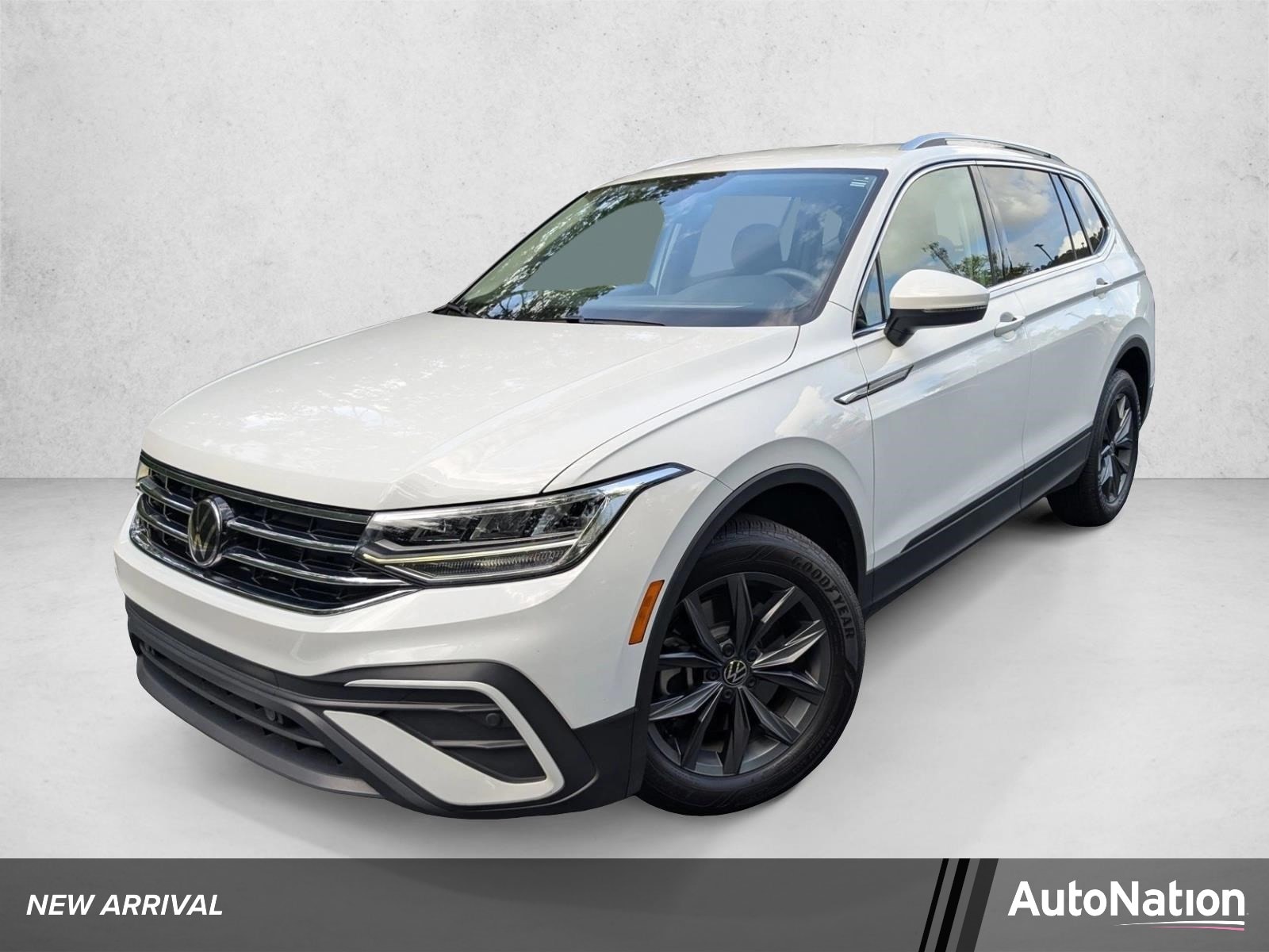 2024 Volkswagen Tiguan 2.0T SE's photo