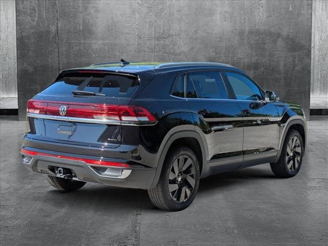 Used 2024 Volkswagen Atlas Cross Sport SE w/Tech with VIN 1V2KE2CA1RC244020 for sale in Hardeeville, SC