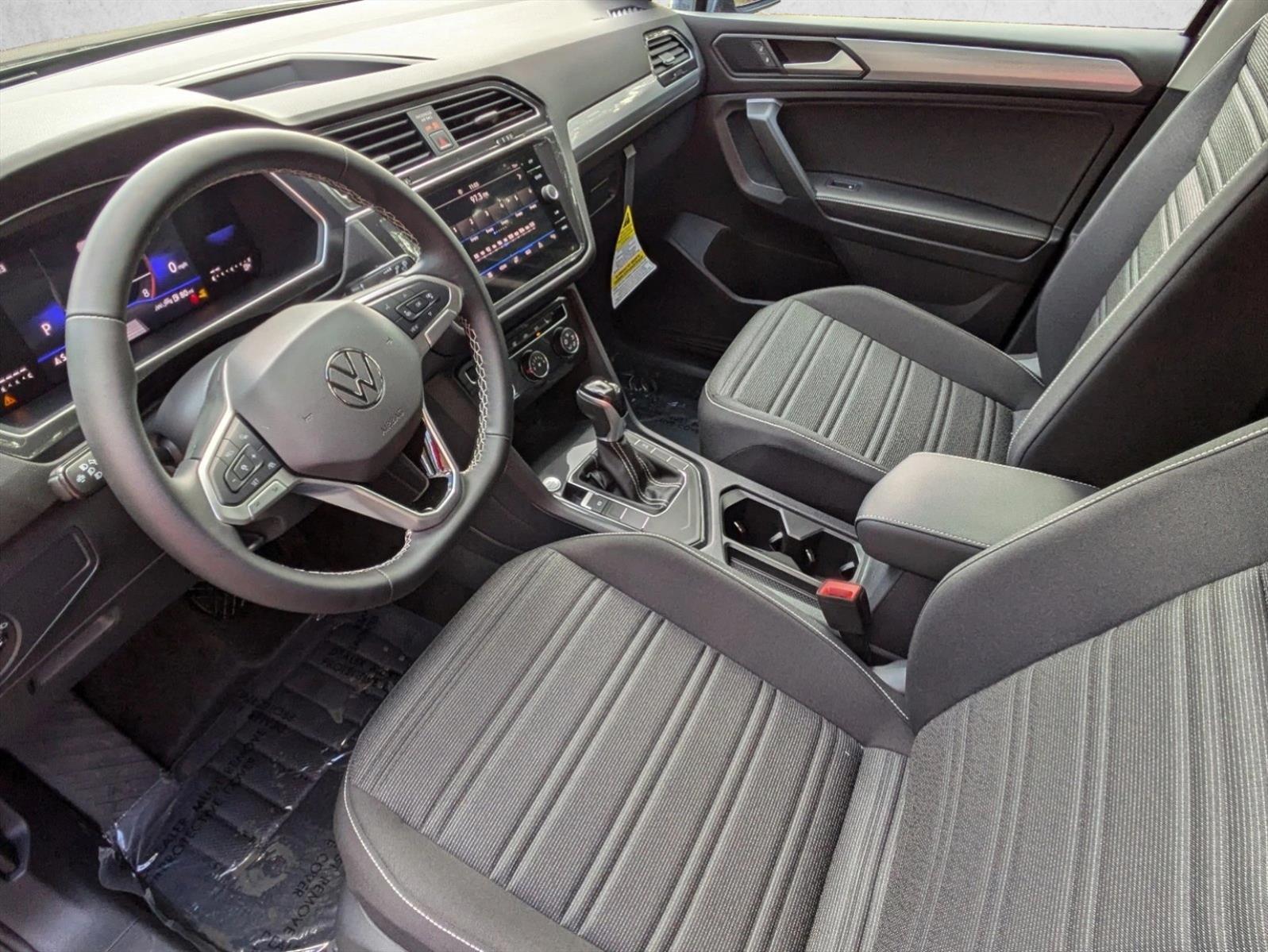 2024 Volkswagen Tiguan Sport photo 2