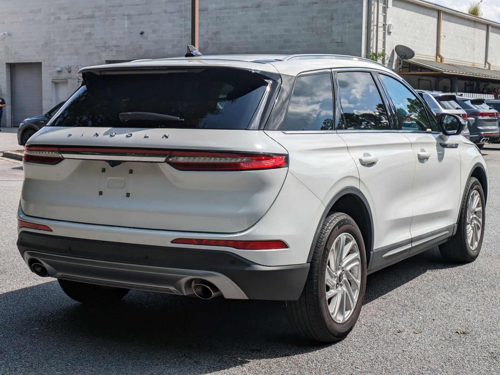2022 Lincoln Corsair Standard photo 2