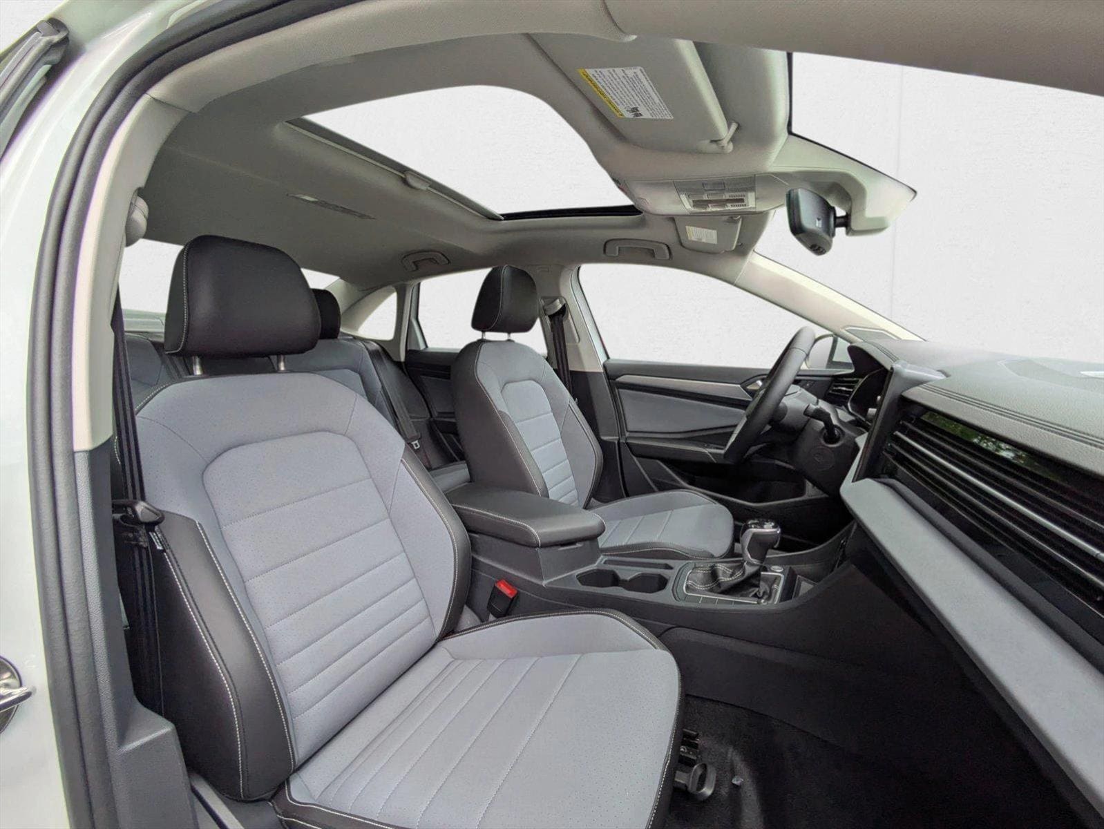 2025 Volkswagen Jetta SE - Photo 16