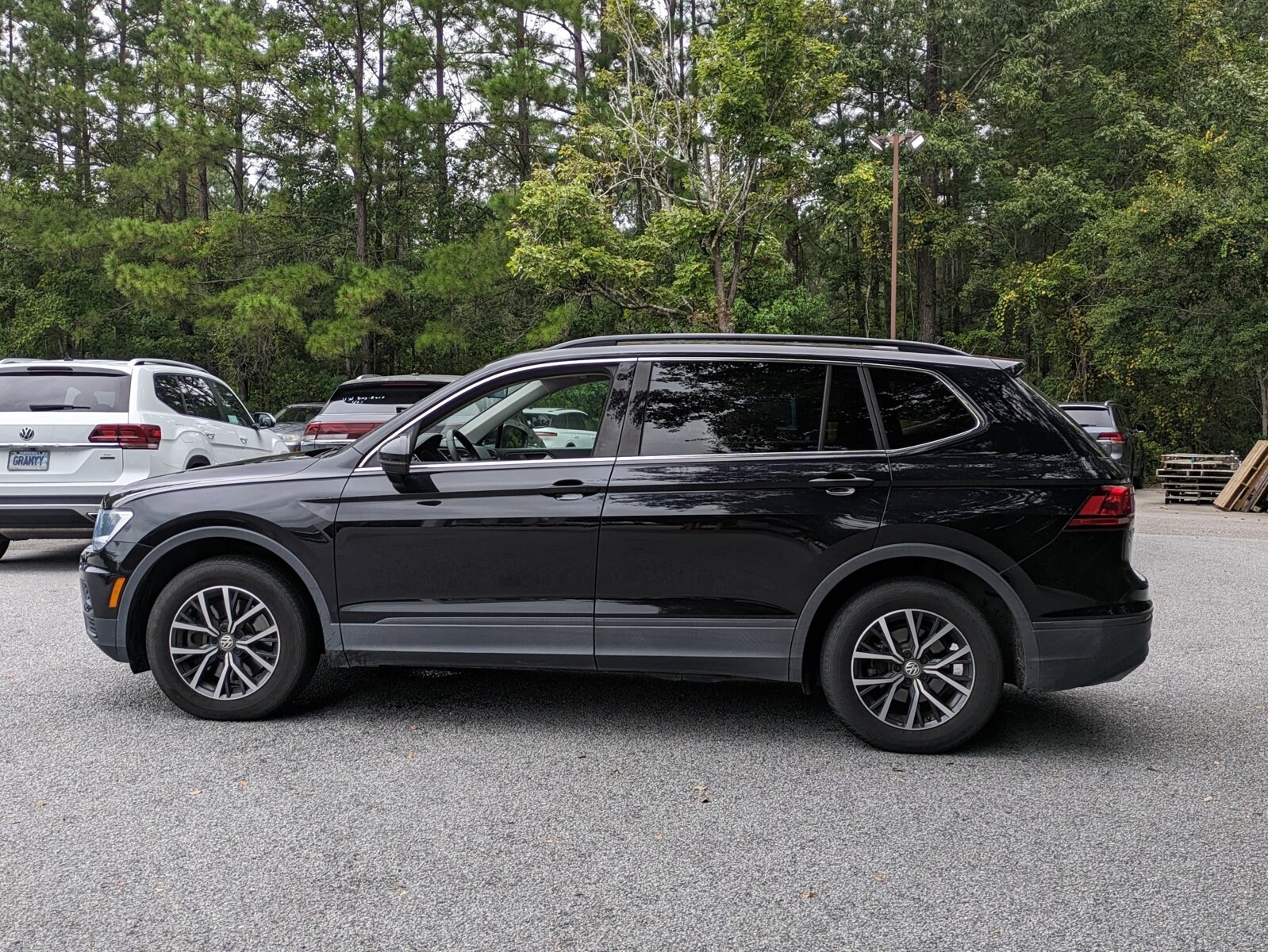 2019 Volkswagen Tiguan SE Sport photo 2