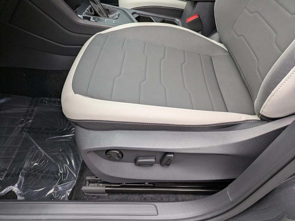 New 2026 Volkswagen Taos SE Sport Utility