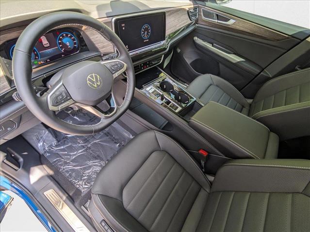2025 Volkswagen Atlas SEL photo 2