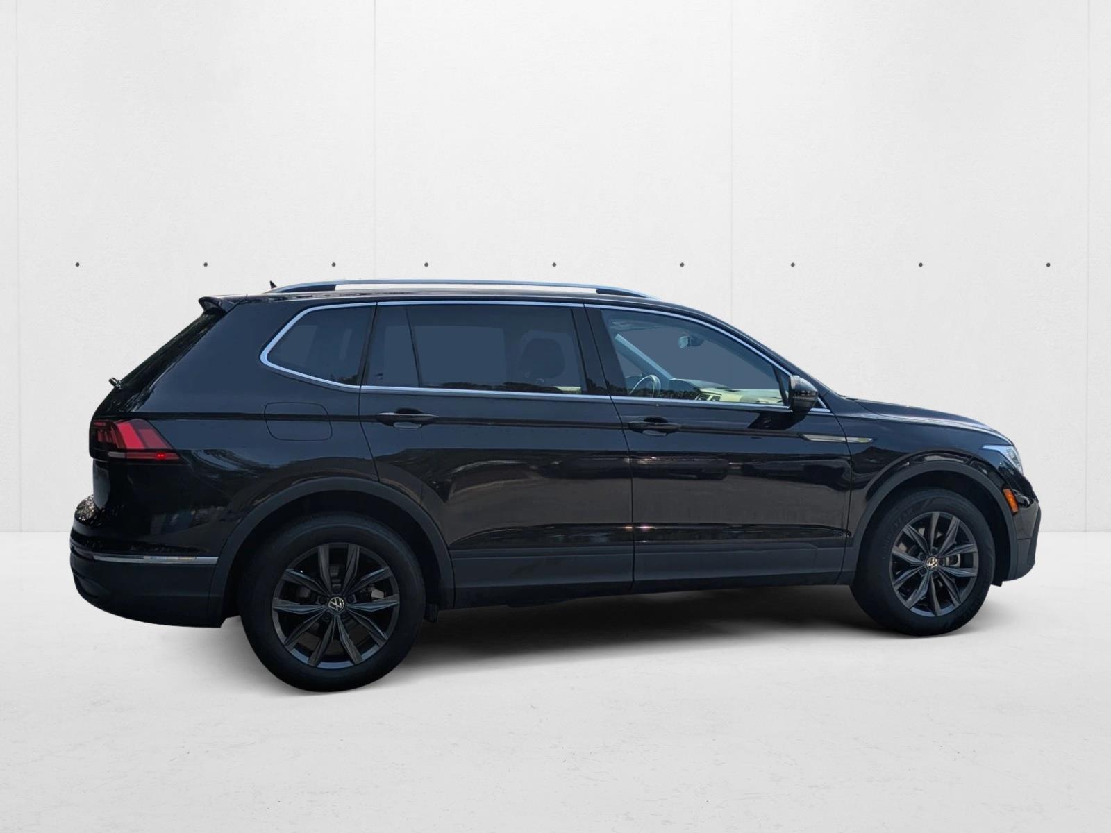 2023 Volkswagen Tiguan SE Sport photo 3