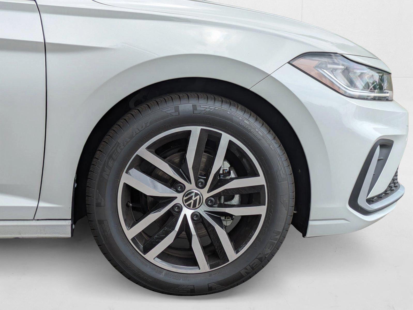 2025 Volkswagen Jetta SE - Photo 19