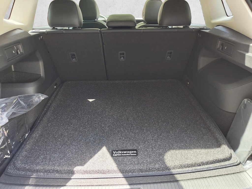 New 2026 Volkswagen Tiguan SE Sport Utility