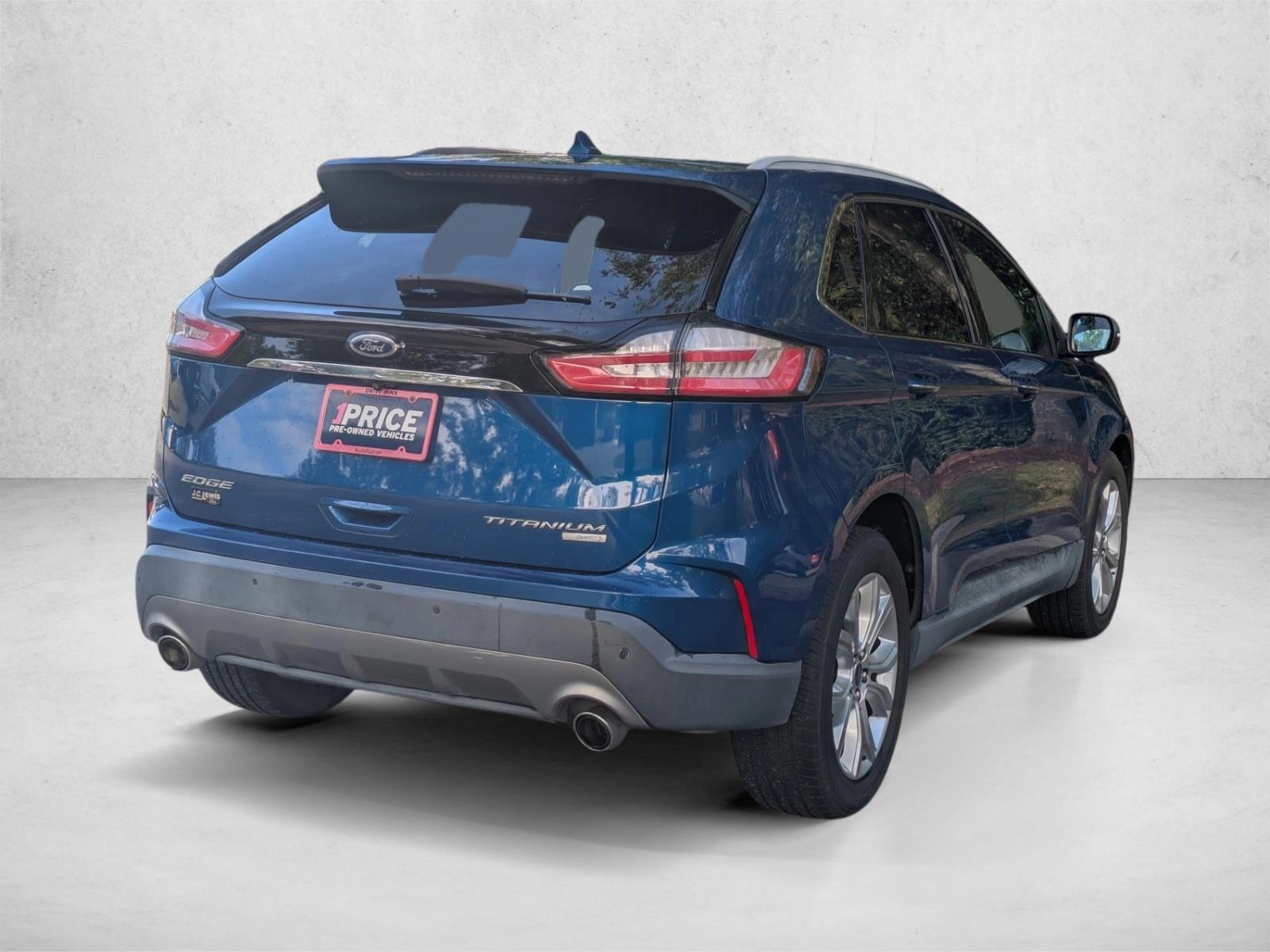 2020 Ford Edge Titanium photo 2