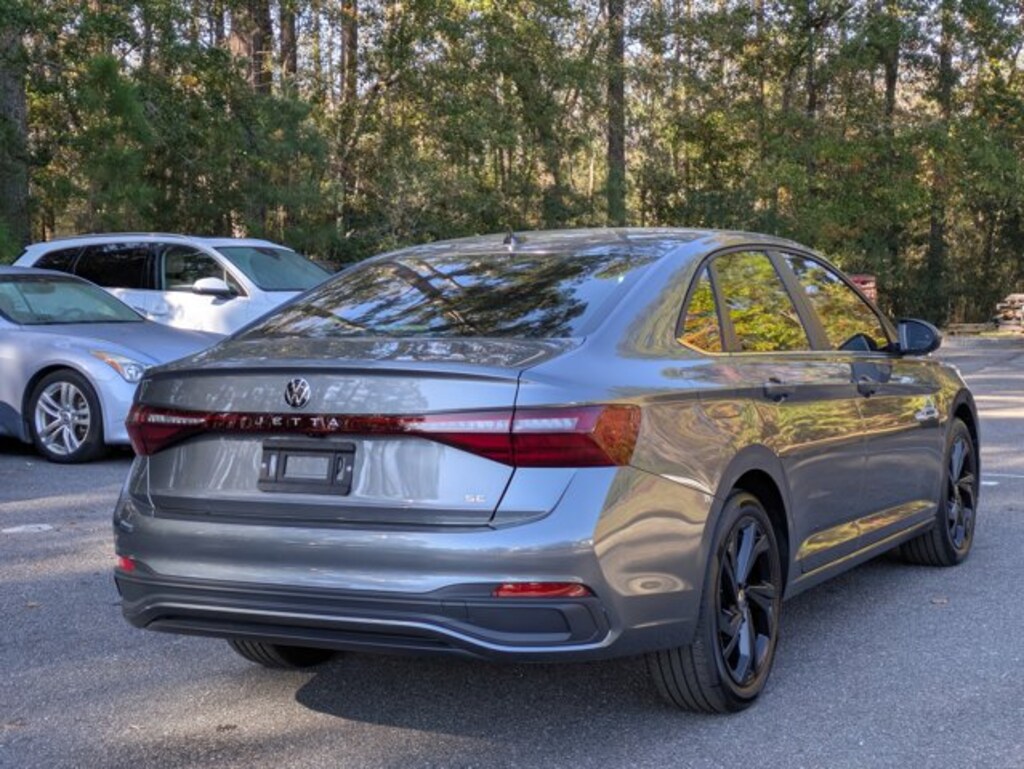 New 2025 Volkswagen Jetta SE 4dr Car