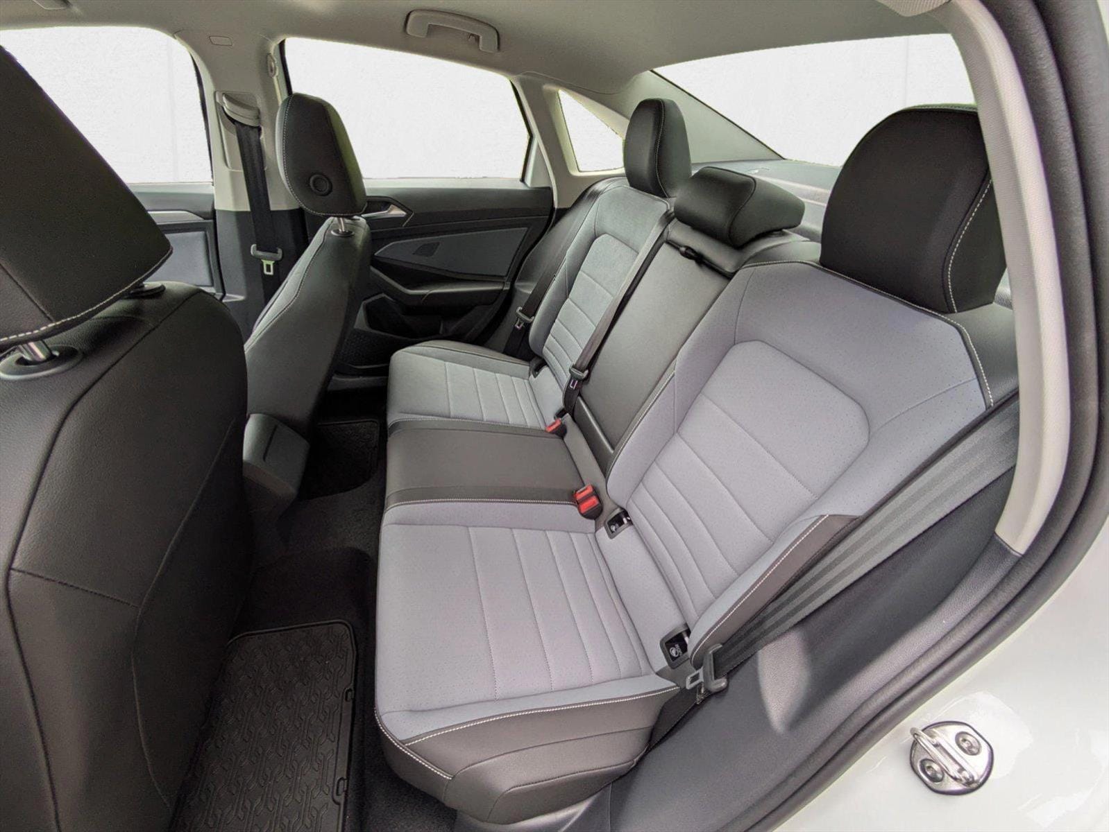 2025 Volkswagen Jetta SE - Photo 15