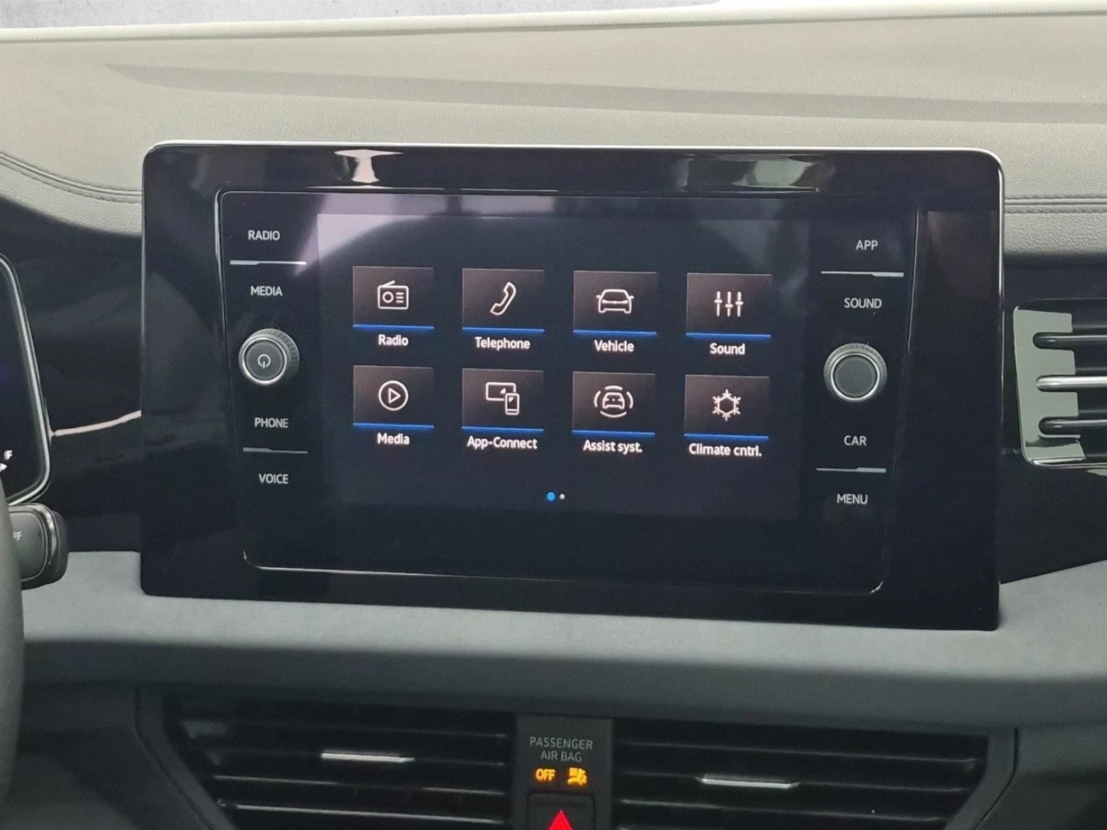 2025 Volkswagen Jetta SE - Photo 14