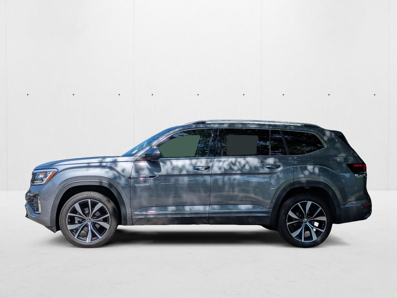 2024 Volkswagen Atlas SEL Premium R-Line photo 2