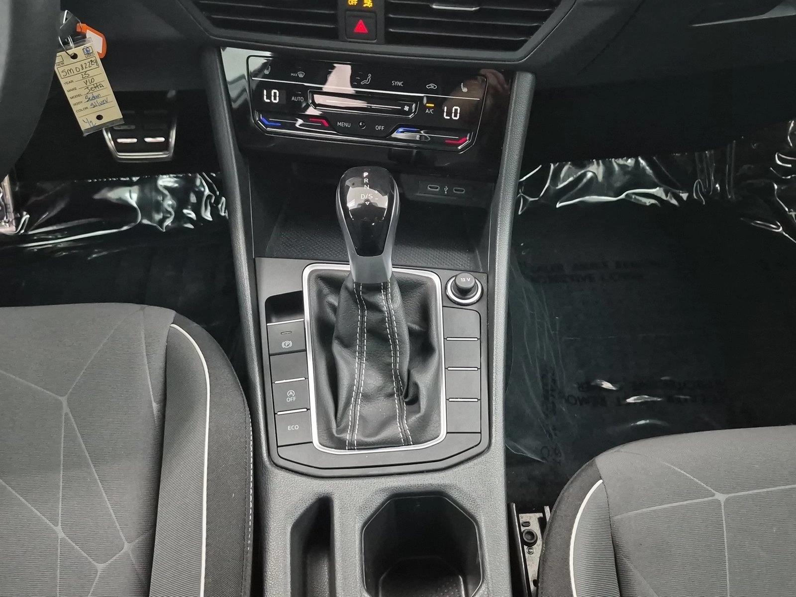 2025 Volkswagen Jetta Sport - Photo 12