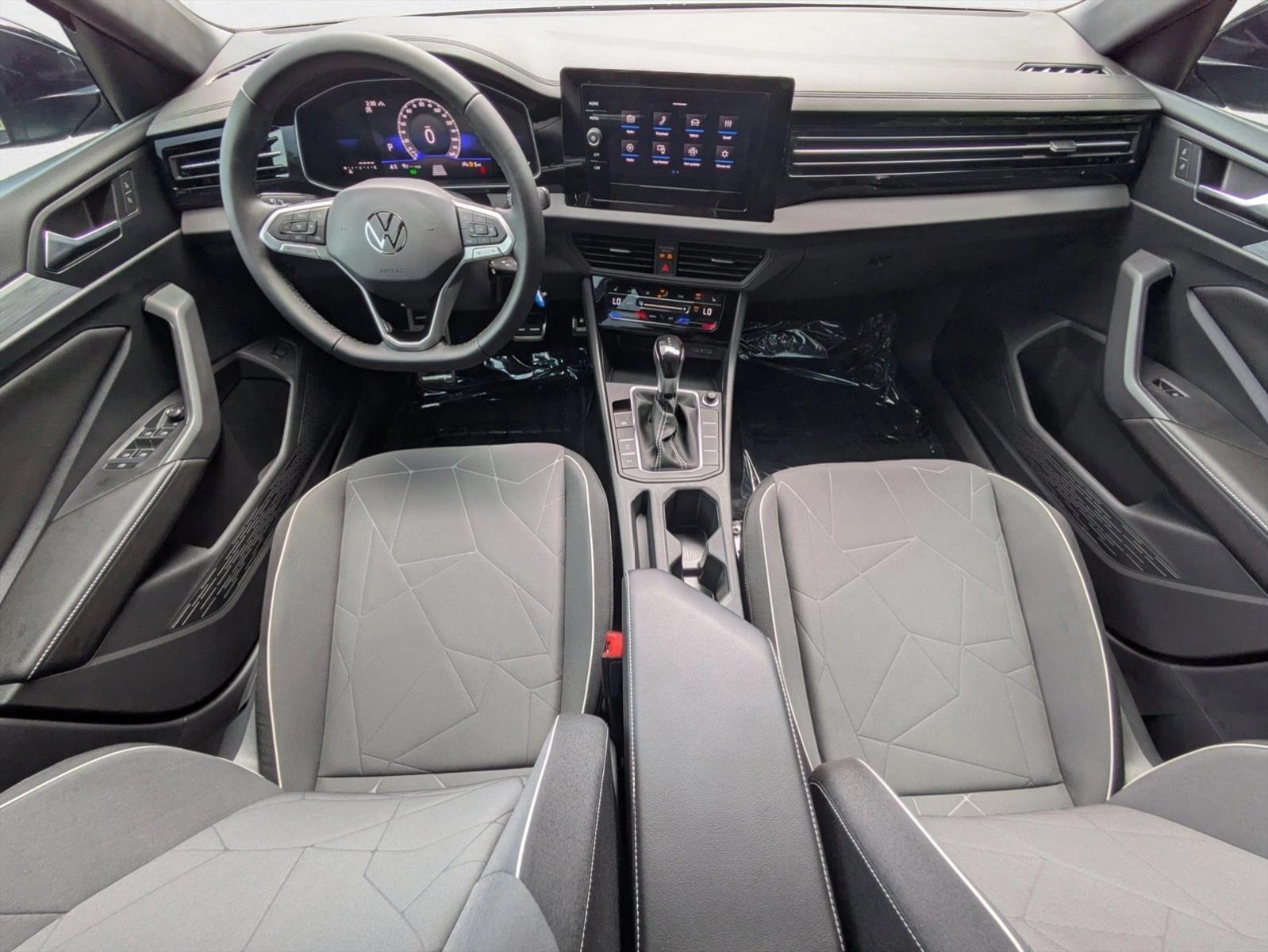 2025 Volkswagen Jetta Sport photo 3