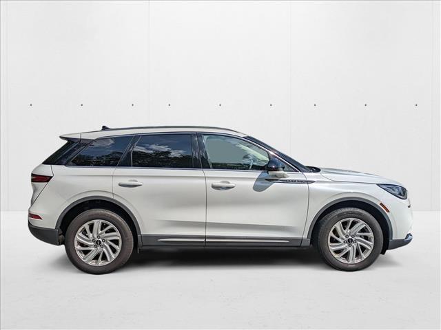 2022 Lincoln Corsair Standard photo 4