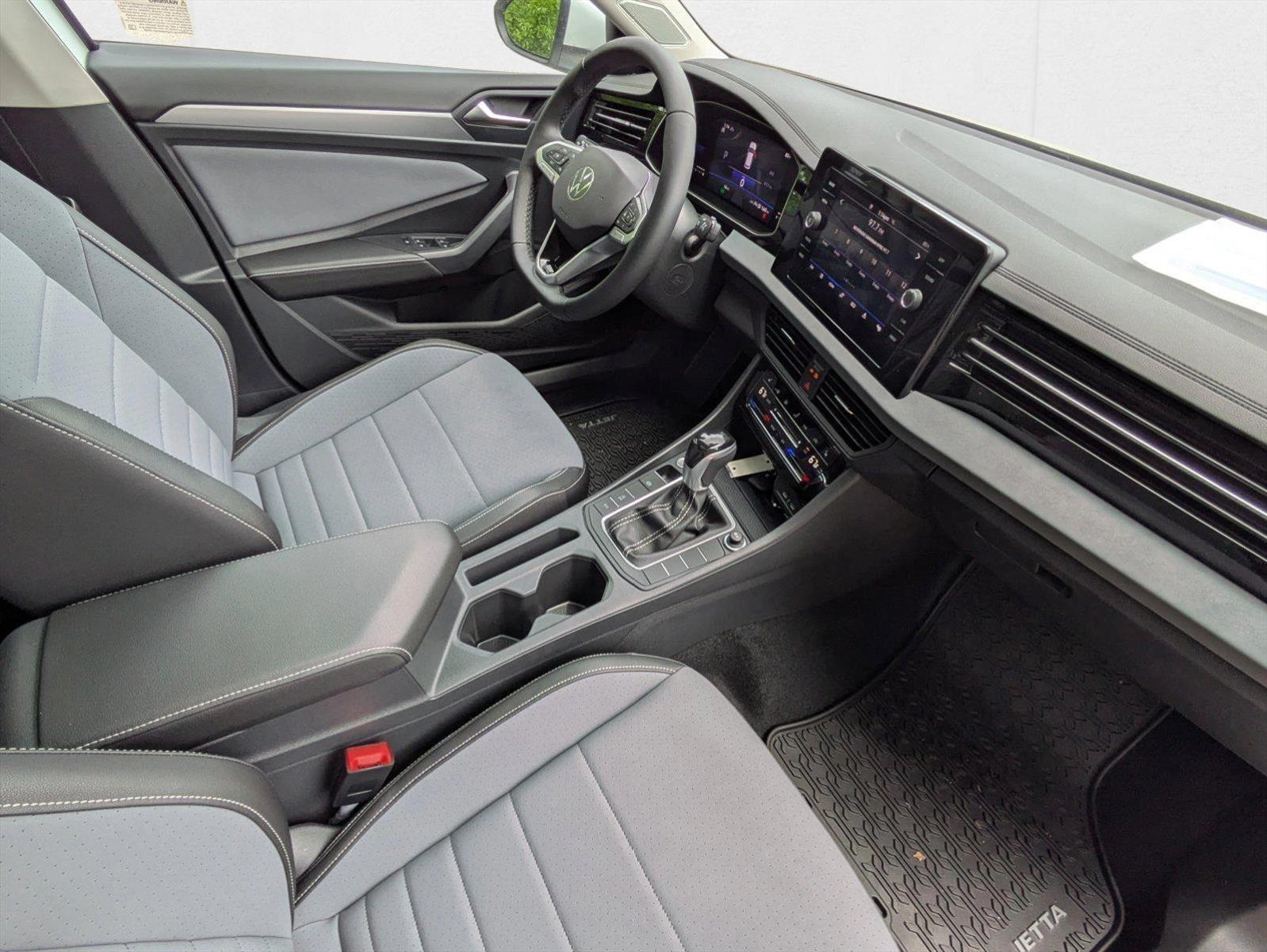 2025 Volkswagen Jetta SE - Photo 17