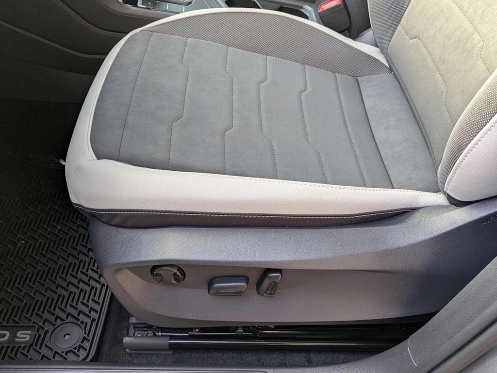 New 2026 Volkswagen Taos SE Sport Utility