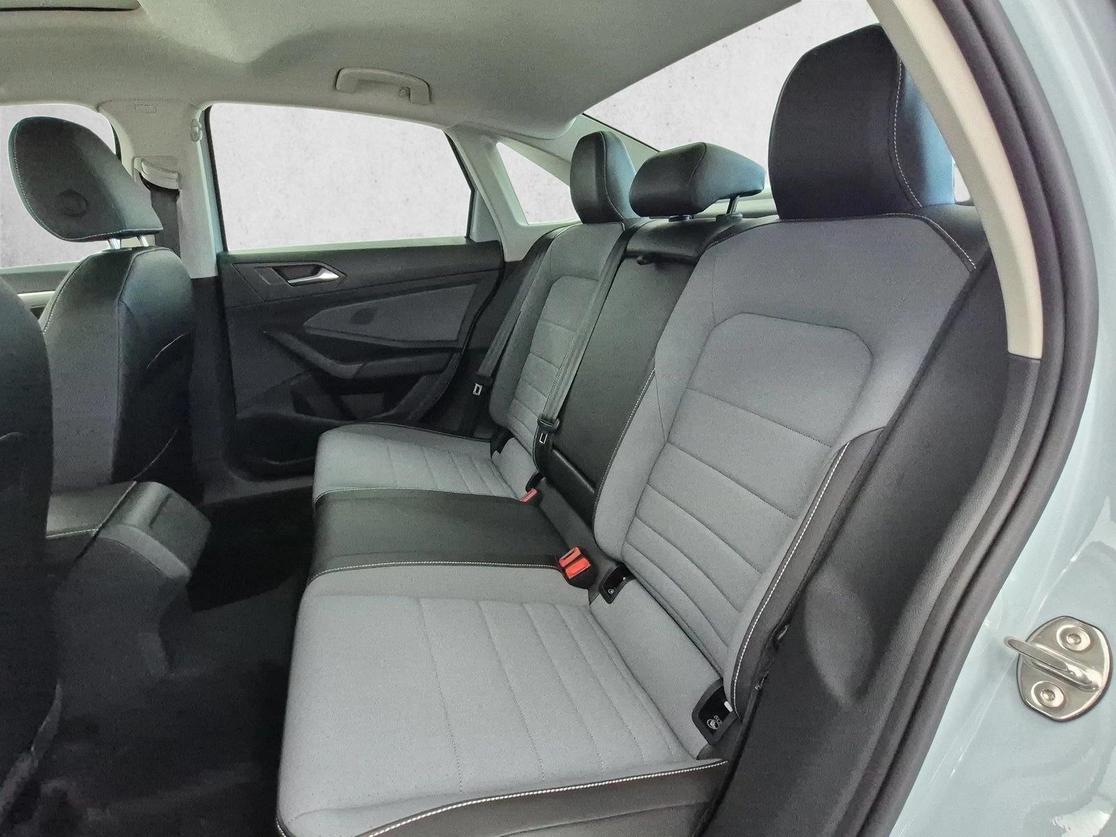 2025 Volkswagen Jetta SE - Photo 16