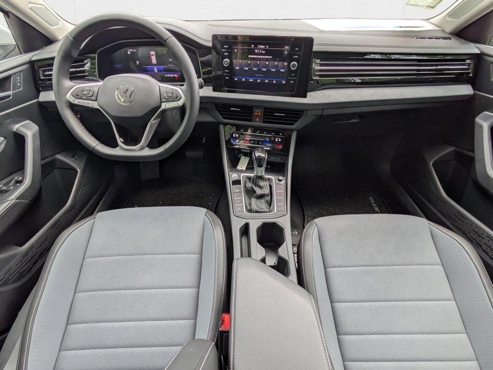 2025 Volkswagen Jetta SE - Photo 14