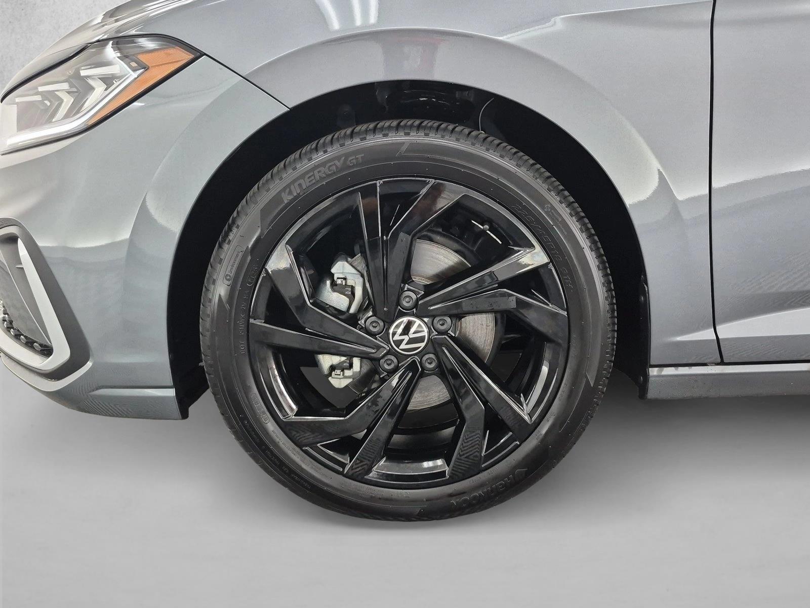 2025 Volkswagen Jetta SE - Photo 10