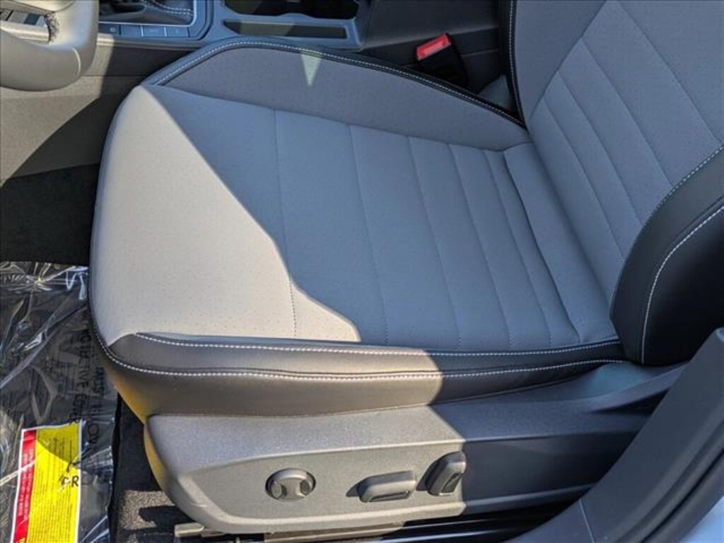 New 2026 Volkswagen Jetta SE 4dr Car