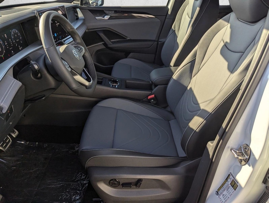 New 2025 Volkswagen Tiguan SE R-Line Black Sport Utility