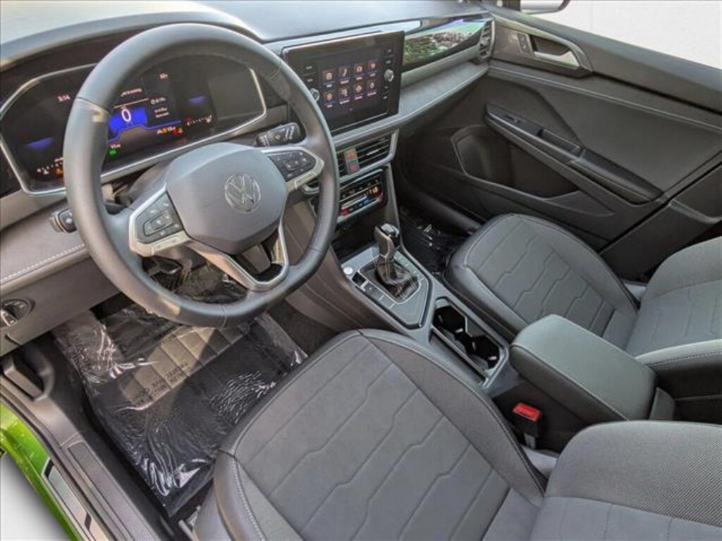 New 2025 Volkswagen Taos SE Black Sport Utility