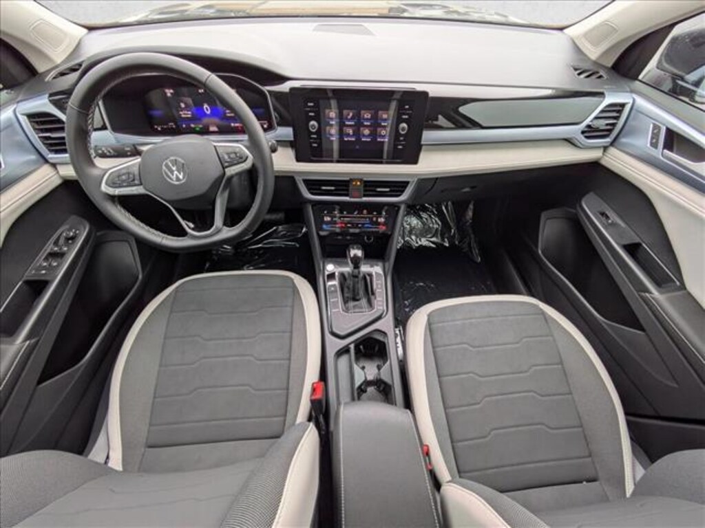 New 2026 Volkswagen Taos SE Sport Utility