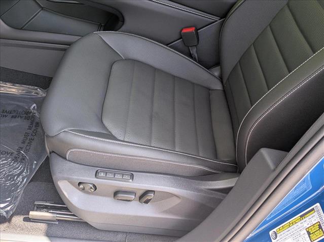 2025 Volkswagen Atlas SEL photo 3