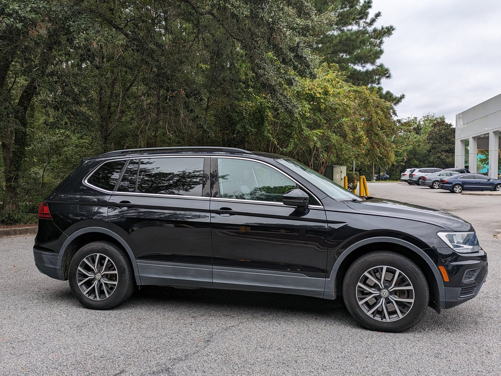 2019 Volkswagen Tiguan SE Sport photo 3