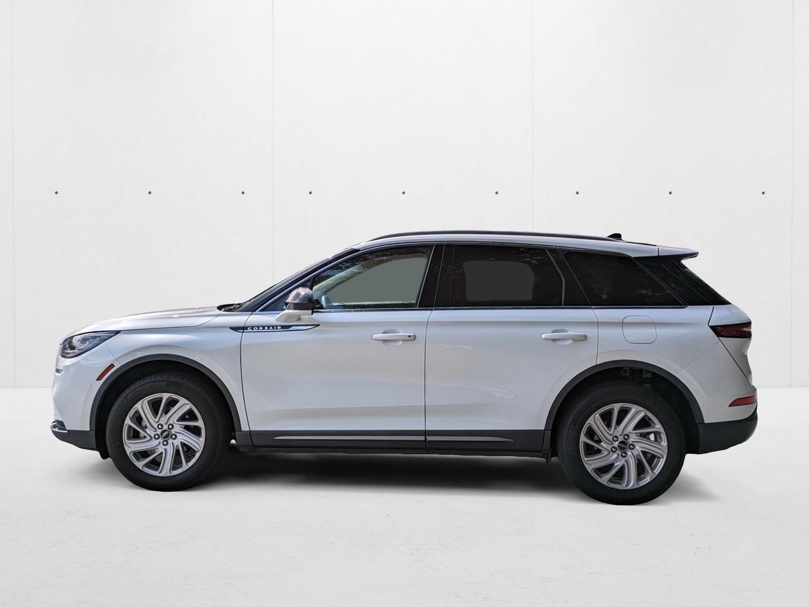 2022 Lincoln Corsair Standard photo 2